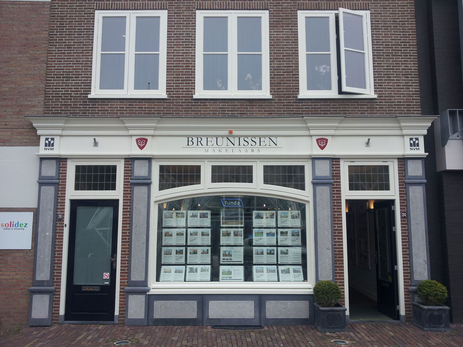 Breunissen-gevelbelettering